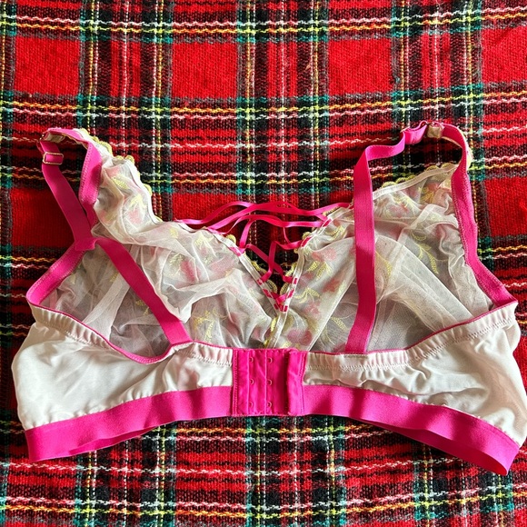 Cacique Pink and White Floral Mesh Wireless Bra - Picture 4 of 6